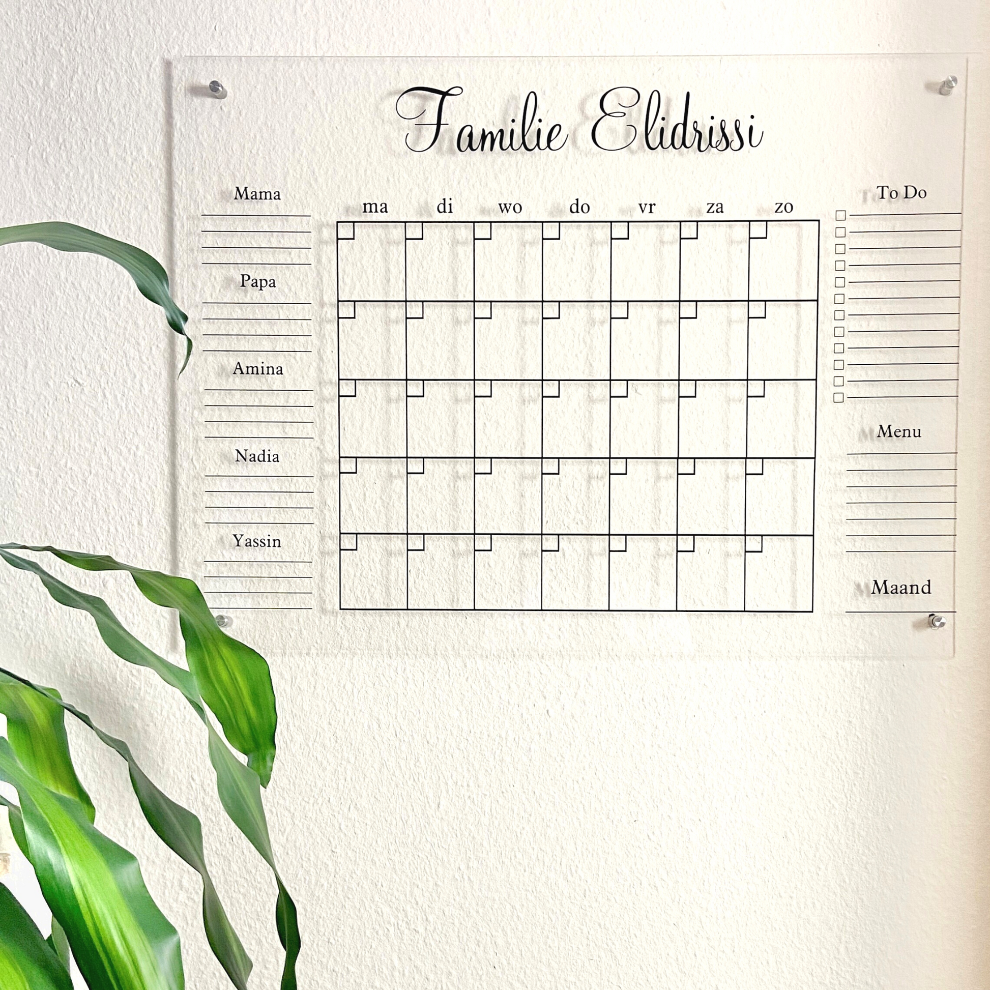 Een Acrylkalender groot genoeg om je hele famillie in de planning te betrekken. Personaliseer jouw Big Family kalender en laat in één oogopslag je gezin zien wat er gepland staat.